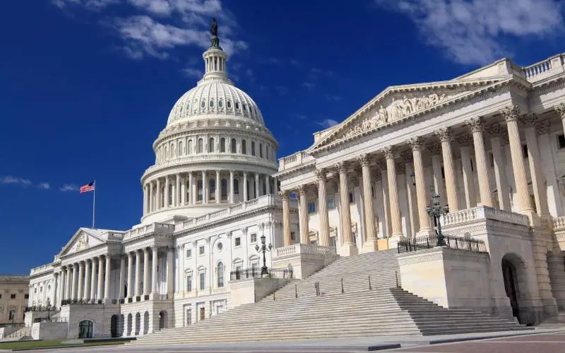 A view of the capitol building from across the street.