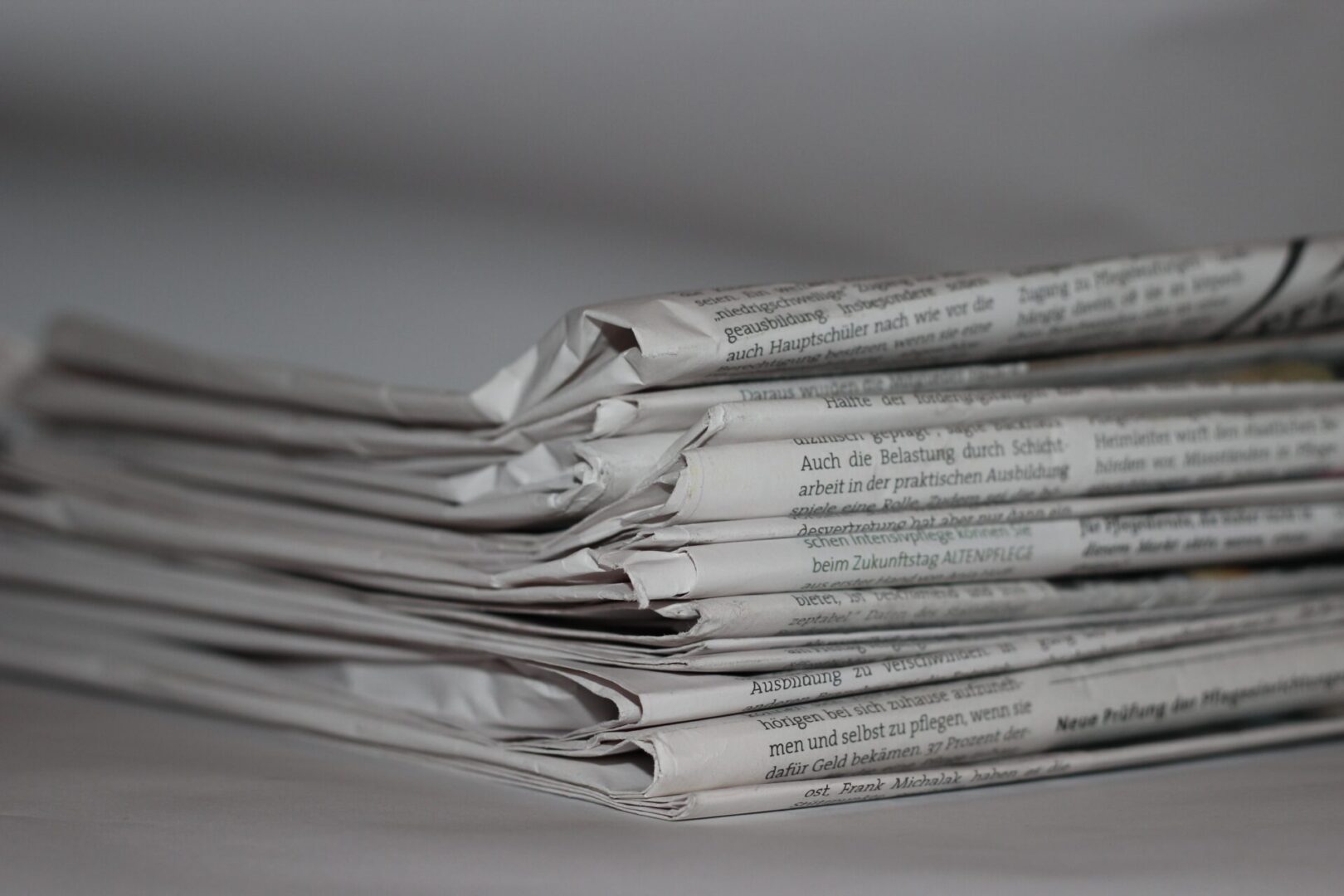 Newspapers folded pexels 013023